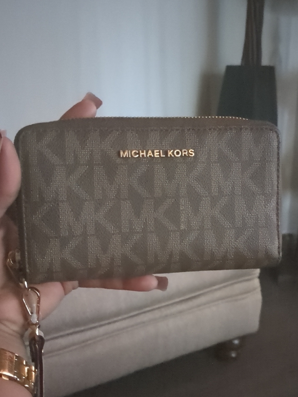 Sale!! 💖 NWT Michael Kors Brown Monogram Zip Wallet with Gold Logo